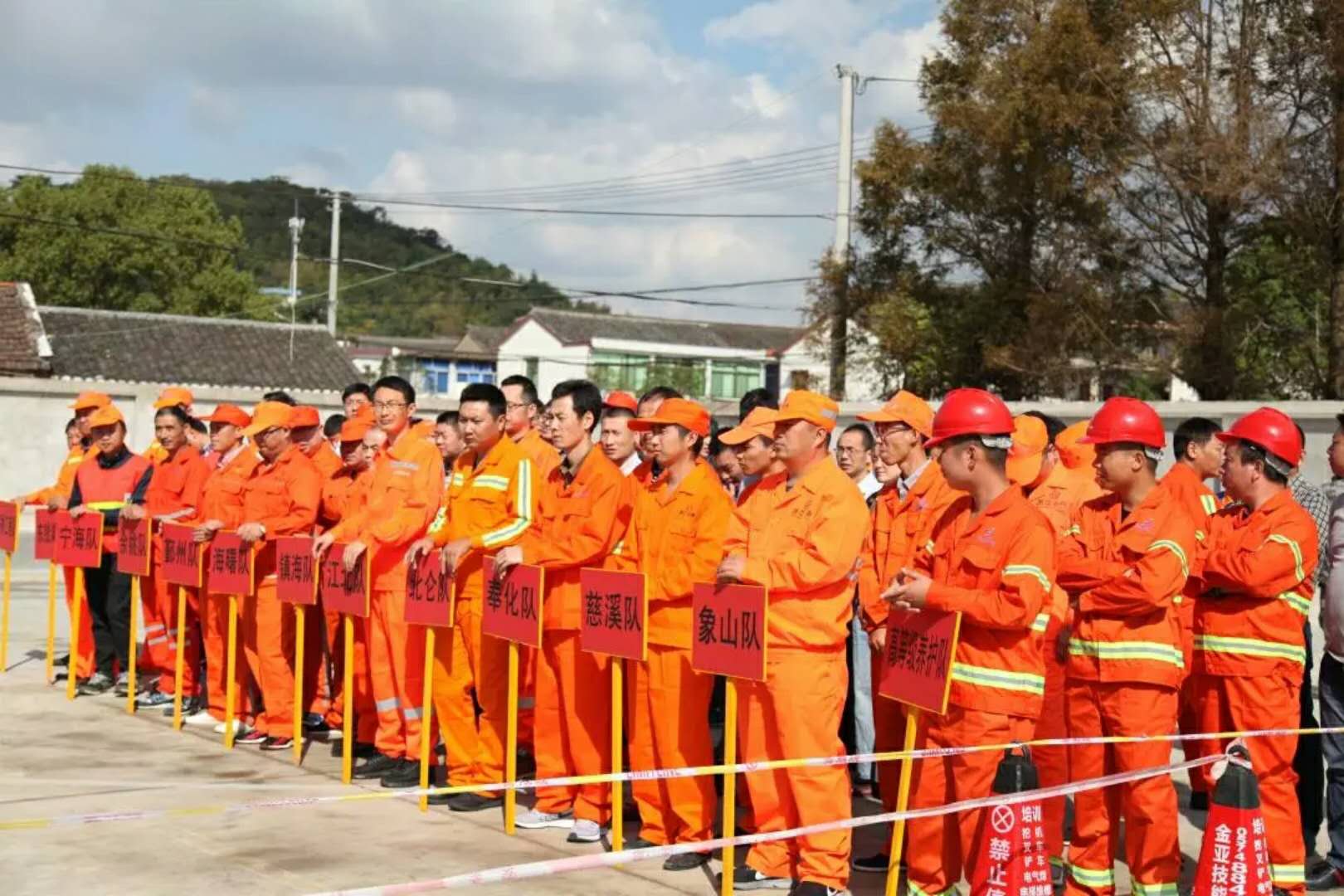 挖掘机技术哪家强?公路筑路机械操作技能竞赛了解一下……