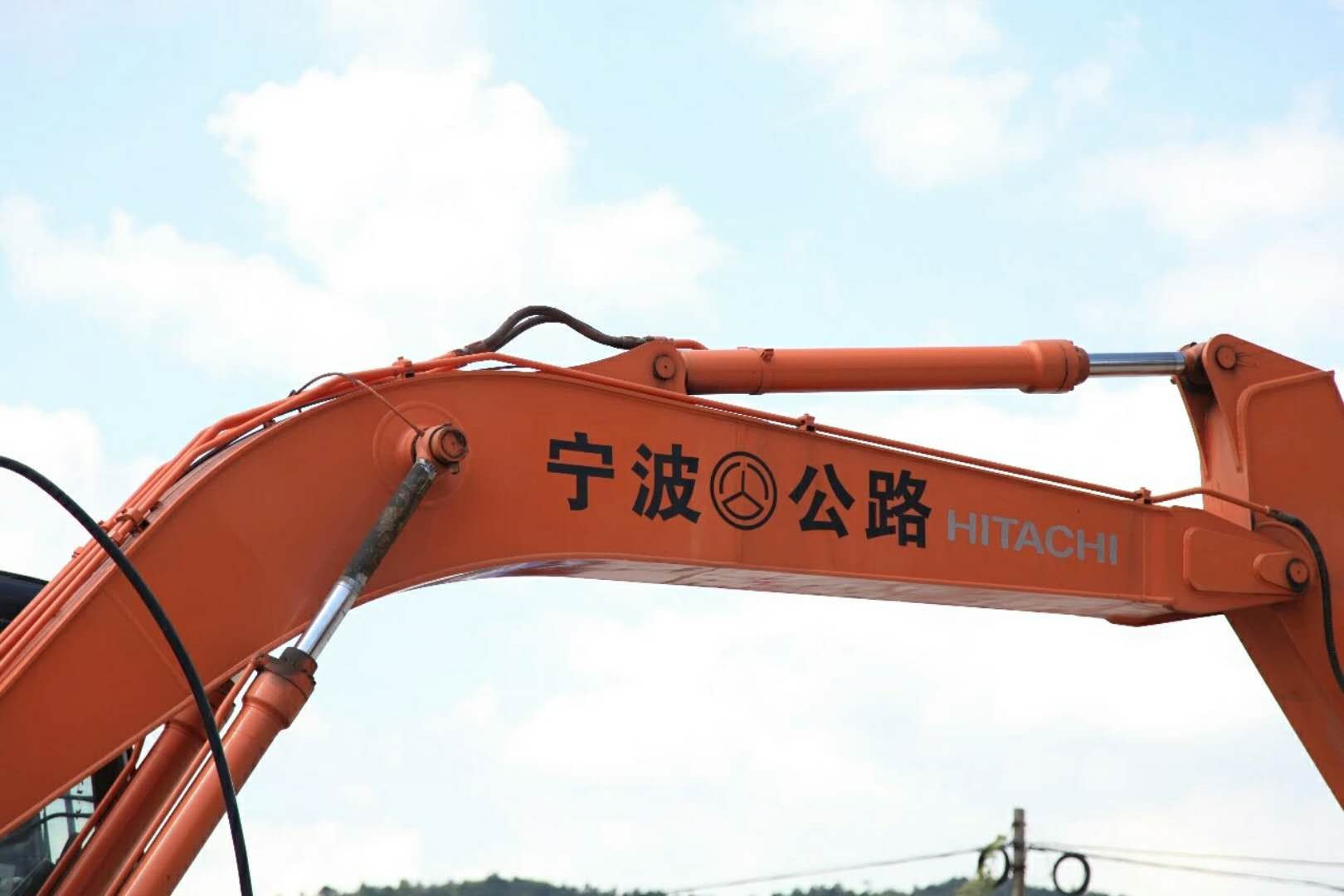 挖掘机技术哪家强?公路筑路机械操作技能竞赛了解一下……
