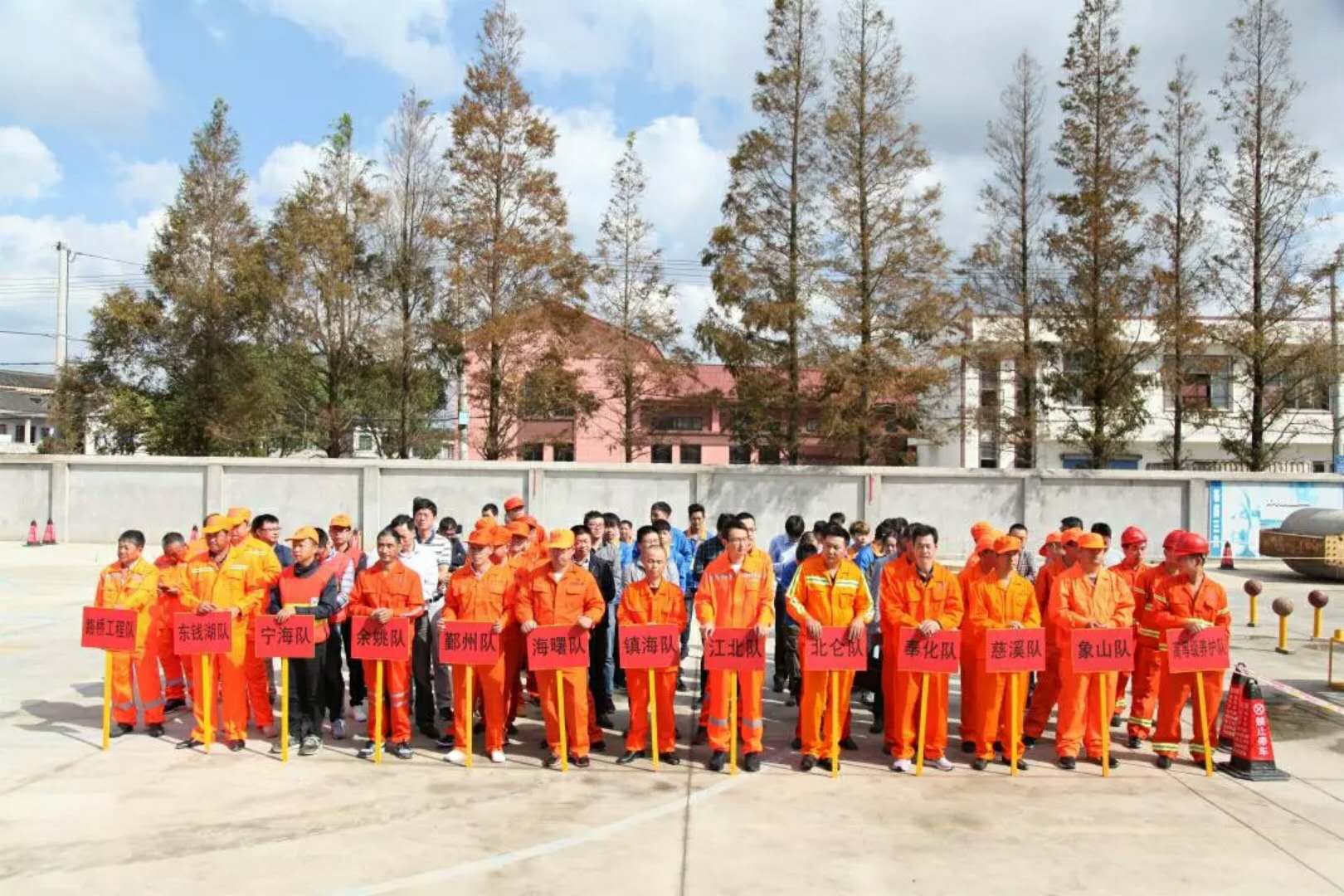 挖掘机技术哪家强?公路筑路机械操作技能竞赛了解一下……