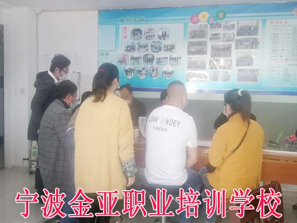 春风十里,不如宠你-挖掘机报名现场