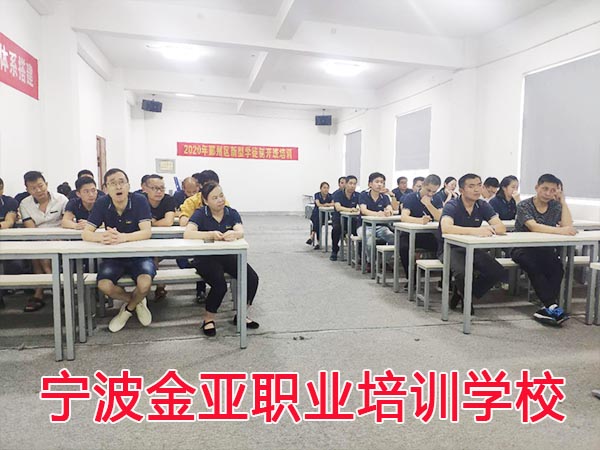 我校新型学徒制起重装卸工开班