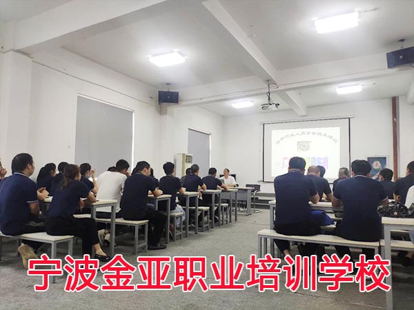 我校新型学徒制起重装卸工开班