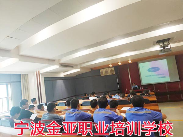 7月我校新型学徒制电梯等级工开班培训