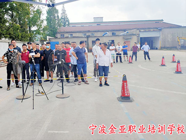 8月份叉车操作证考试场景