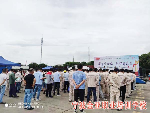 2021年鄞州区叉车司机竞赛选拔赛正式开始